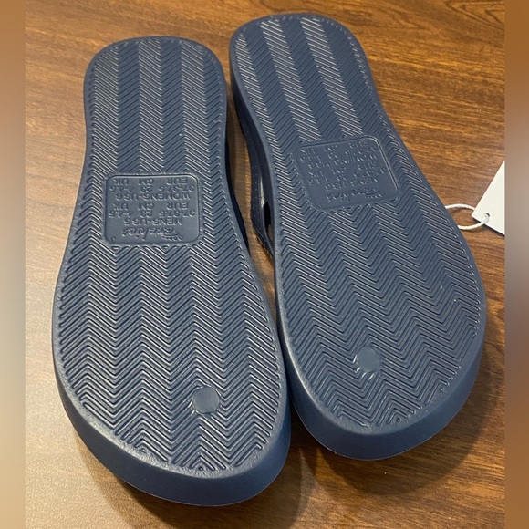 Archies Black Flip Flops Blue
Arch Support woman’s size 6 - Picture 4 of 5